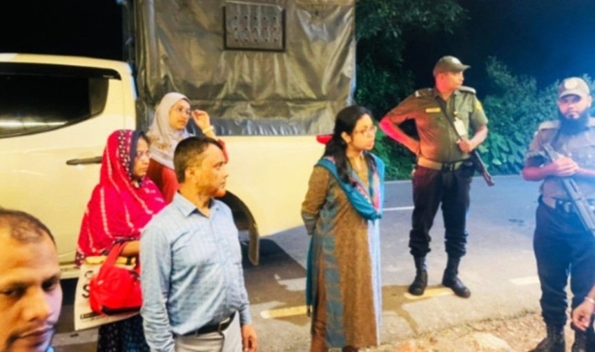 কুমিল্লার গোমতীর পাড়ে গড়ে ওঠা অবৈধ স্থাপনায় বিদ্যুৎ সংযোগ বিচ্ছিন্ন